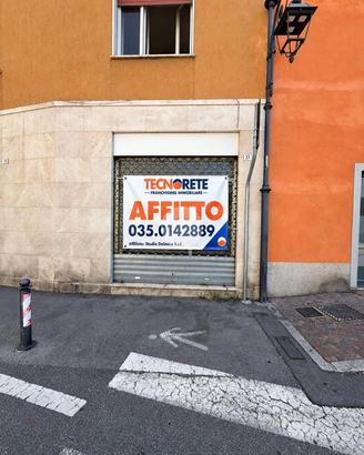 NEGOZIO A AZZANO SAN PAOLO