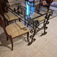 Tavolo in ferro battuto inchiodato