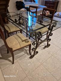 Tavolo in ferro battuto inchiodato
