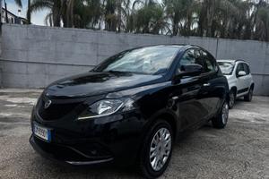 Lancia Ypsilon 1.0 FireFly 5 porte S&S Hybrid Albe