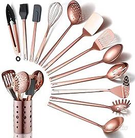 Set Di Utensili Da Cucina In Rame