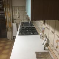 Cucina moderna completa con elettrodomestici