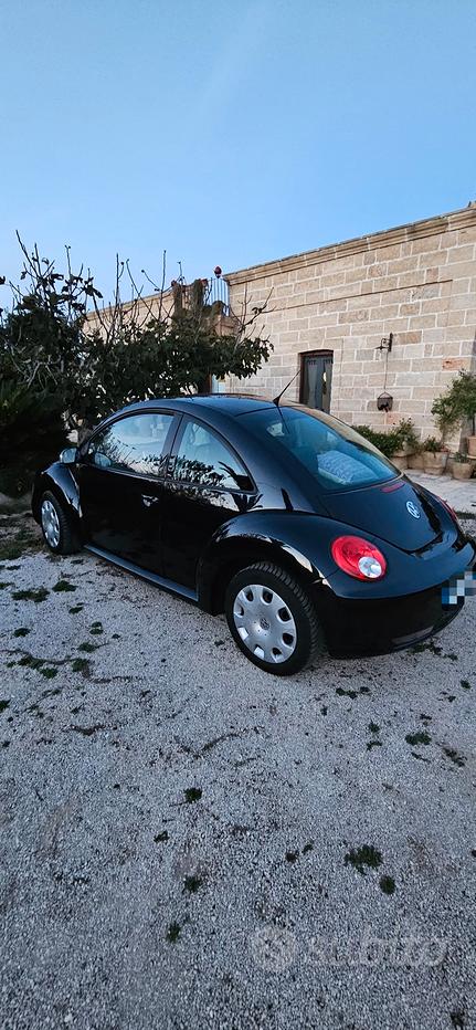 VOLKSWAGEN New Beetle