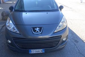 Peugeot 207 del 2011 in buone condizioni