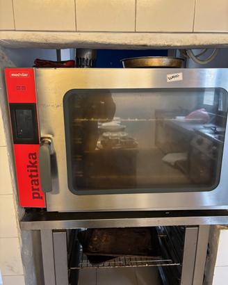 Cucina professionale e bancone bar