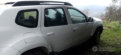 Dacia Duster per pezzi di ricambio