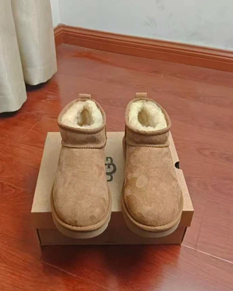 Stivaletti da donna UGG Ultra Mini castagna EU 40