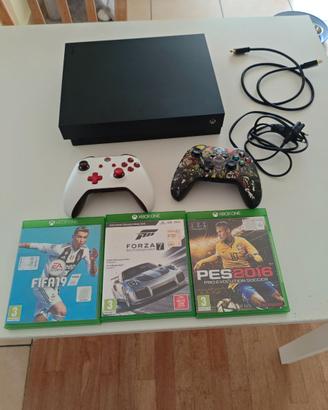 Xbox One X 1TB + 2 controller + 3 giochi + dock