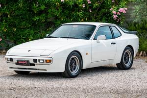 Porsche 944