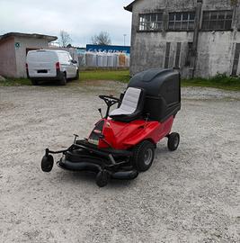 trattorino tagliaerba piatto frontale con cesto 