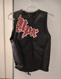 Giubbotto con protezioni sport acquatici 