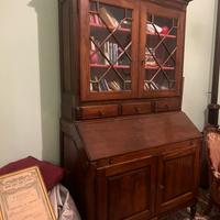 Credenza con vetrinetta