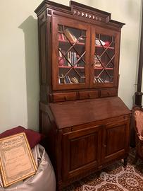 Credenza con vetrinetta