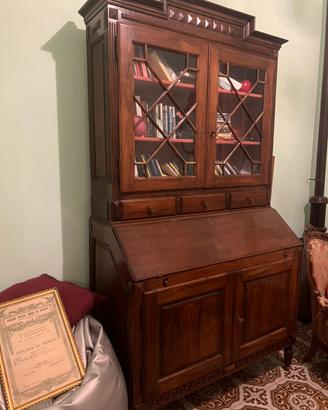 Credenza con vetrinetta