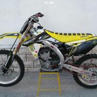 Plastiche con grafiche,coprisella e tappo benzina