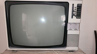 TV e arredamenti vari dell’epoca