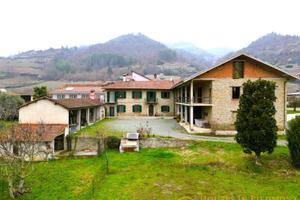 Rustico / Casale di 600 m² con più di 5 locali e b