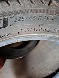 Gomme 225/45-19