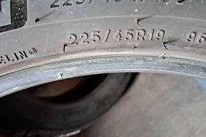 Gomme 225/45-19