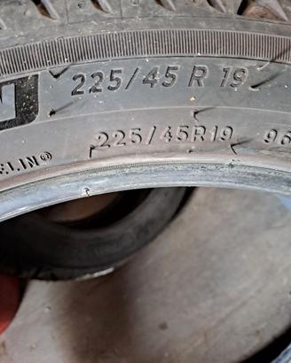 Gomme 225/45-19