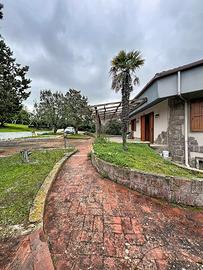 Villa con Terreno a Monte Oro