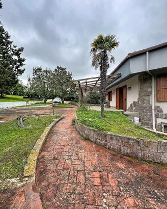 Villa con Terreno a Monte Oro