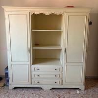 Armadio in legno antico