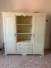 Armadio in legno antico