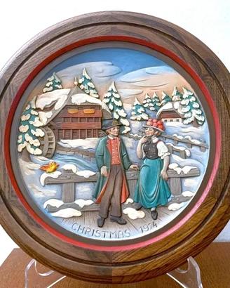 ANRI - Piatto in legno scolpito