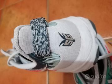 Scarpe hoka speed goat trail running.