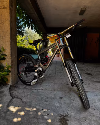 Bici downhill commencal