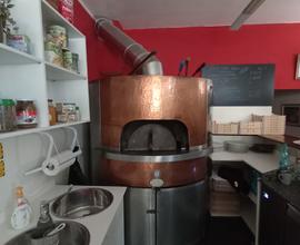 Cessione pizzeria in centro con appartamento