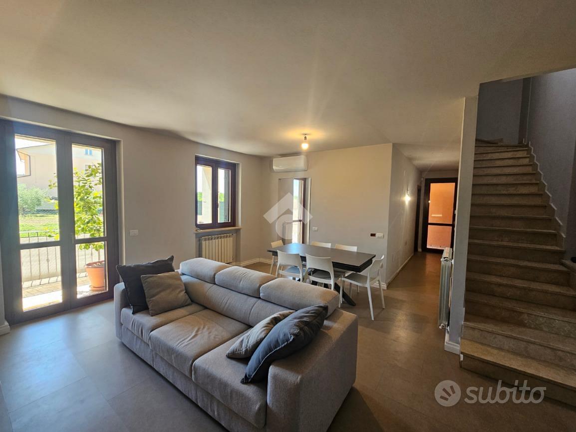 VILLA A SCHIERA A FOLIGNO - Vista 2