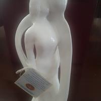 Scultura in ceramica bianca 