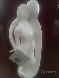 Scultura in ceramica bianca 