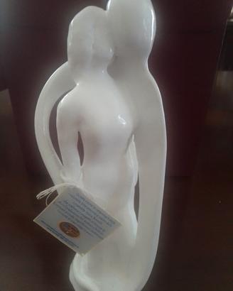Scultura in ceramica bianca 