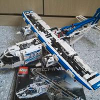 lego Technic aereo cargo 42025