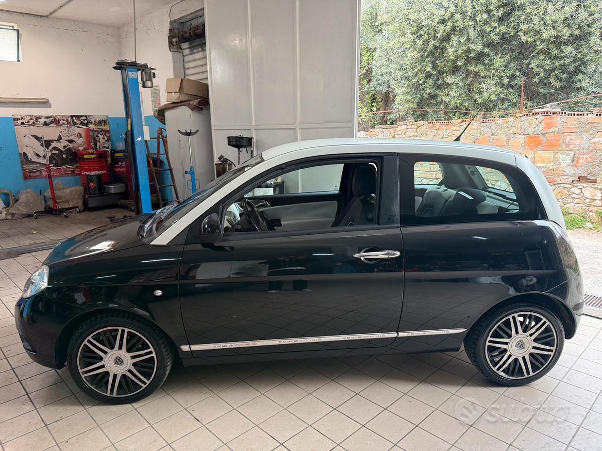 Lancia Ypsilon