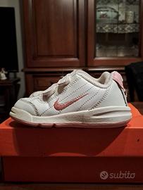 scarpe Nike n.23,5