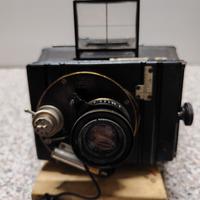 Antica macchinetta fotografica d'epoca 