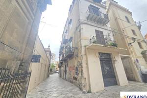 Piazza Olivella: Locale commerciale ideale per