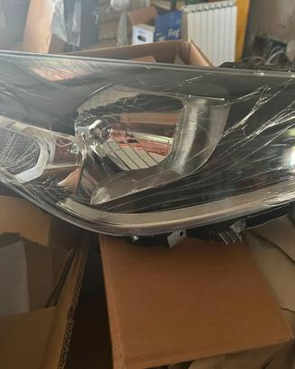 Faro Kia Rio 4ª serie