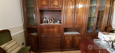 Sala da pranzo completa