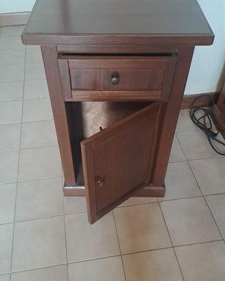 Comodino arte povera