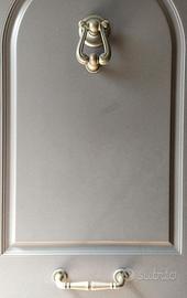 Battente con pomolo e maniglia per portoncino.