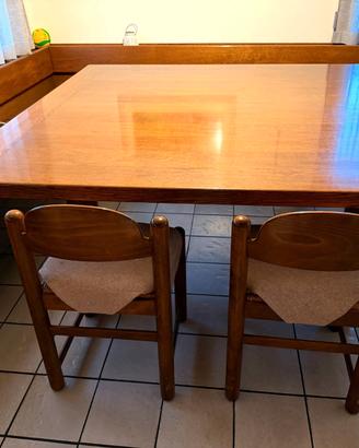 Tavolo in legno massello + panche + sedie