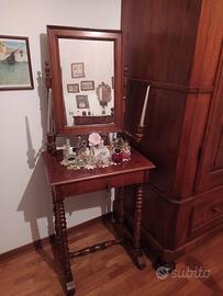 Mobile toeletta trucco antico