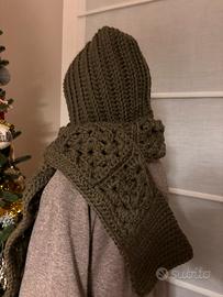 Balaclava con sciarpa fatta a mano all’uncinetto
