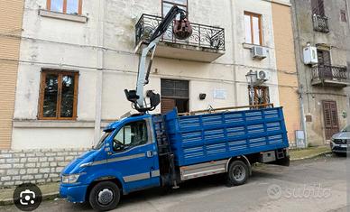 Iveco   Ford.  Nissan.  dayli    con gru 
