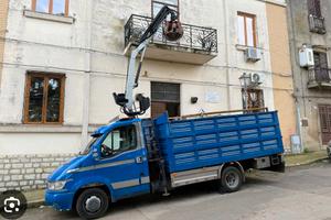 Iveco   Ford.  Nissan.  dayli    con gru 